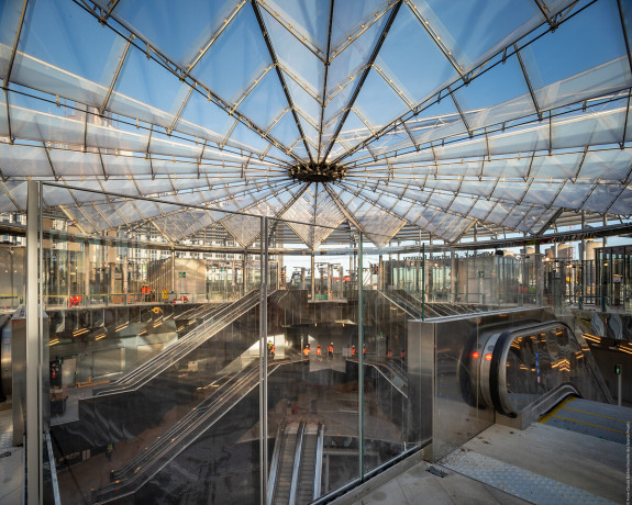 Intérieur de la gare Villejuif – Gustave Roussy